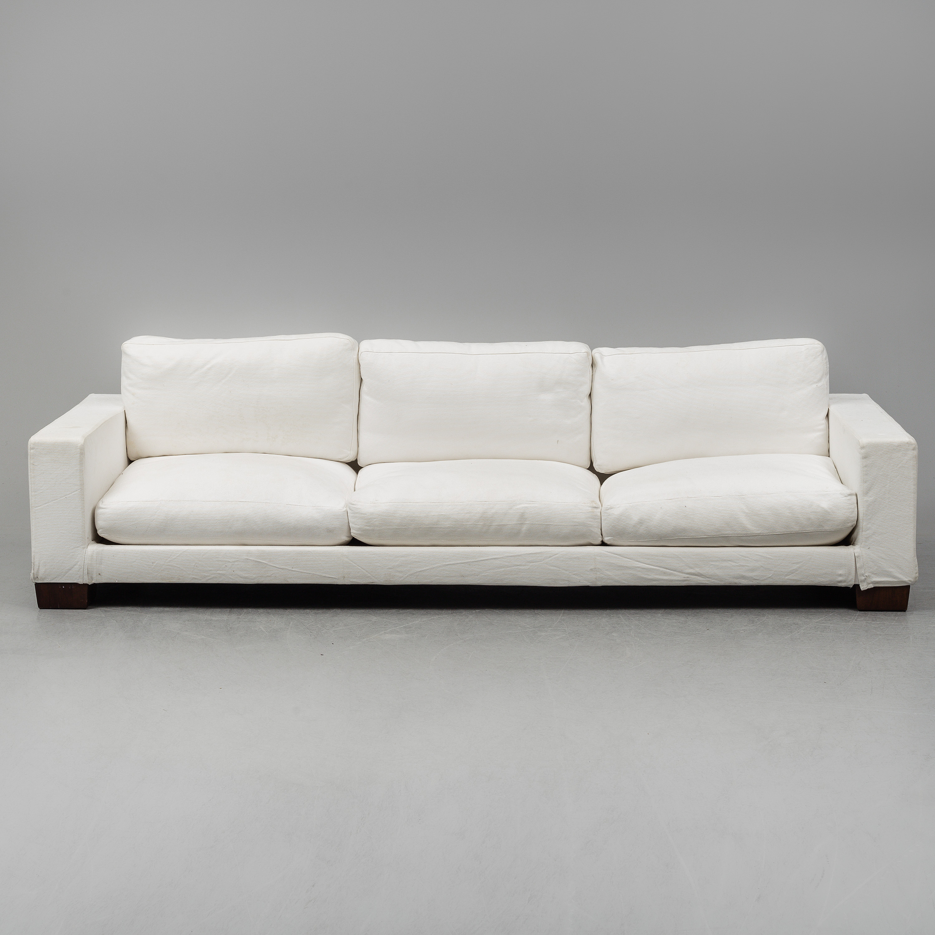 A 'Status 02' sofa by Antonio Citterio for Flexform. Bukowskis