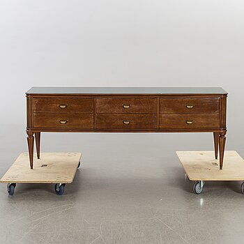 A MID 20TH CENTURY SIDEBOARD.