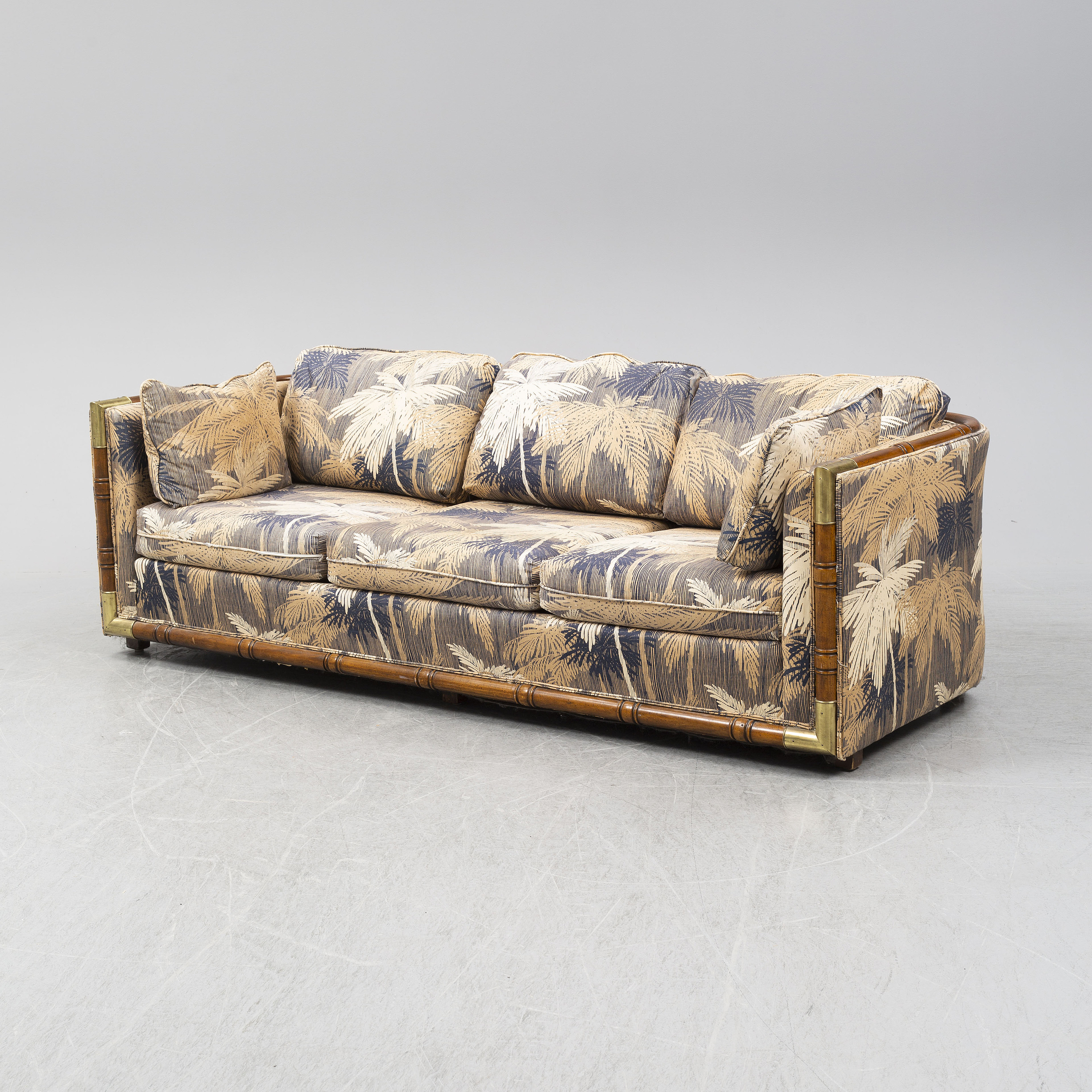 A 1970's sofa from Broyhill, USA. Bukowskis