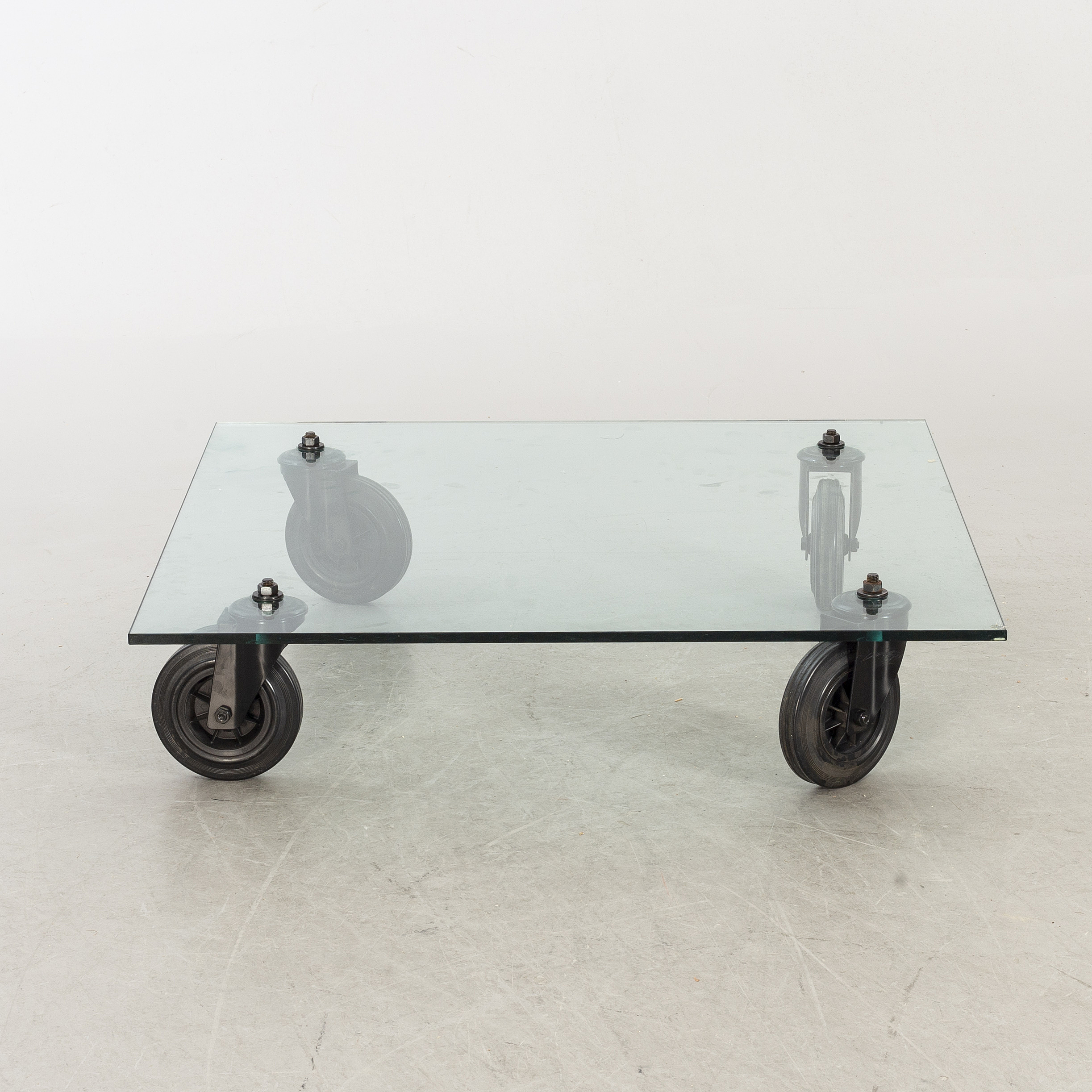 Table Basse Fontana Arte – Tavolo Con Ruote – Gae Aulenti – 1980 – 120x120cm