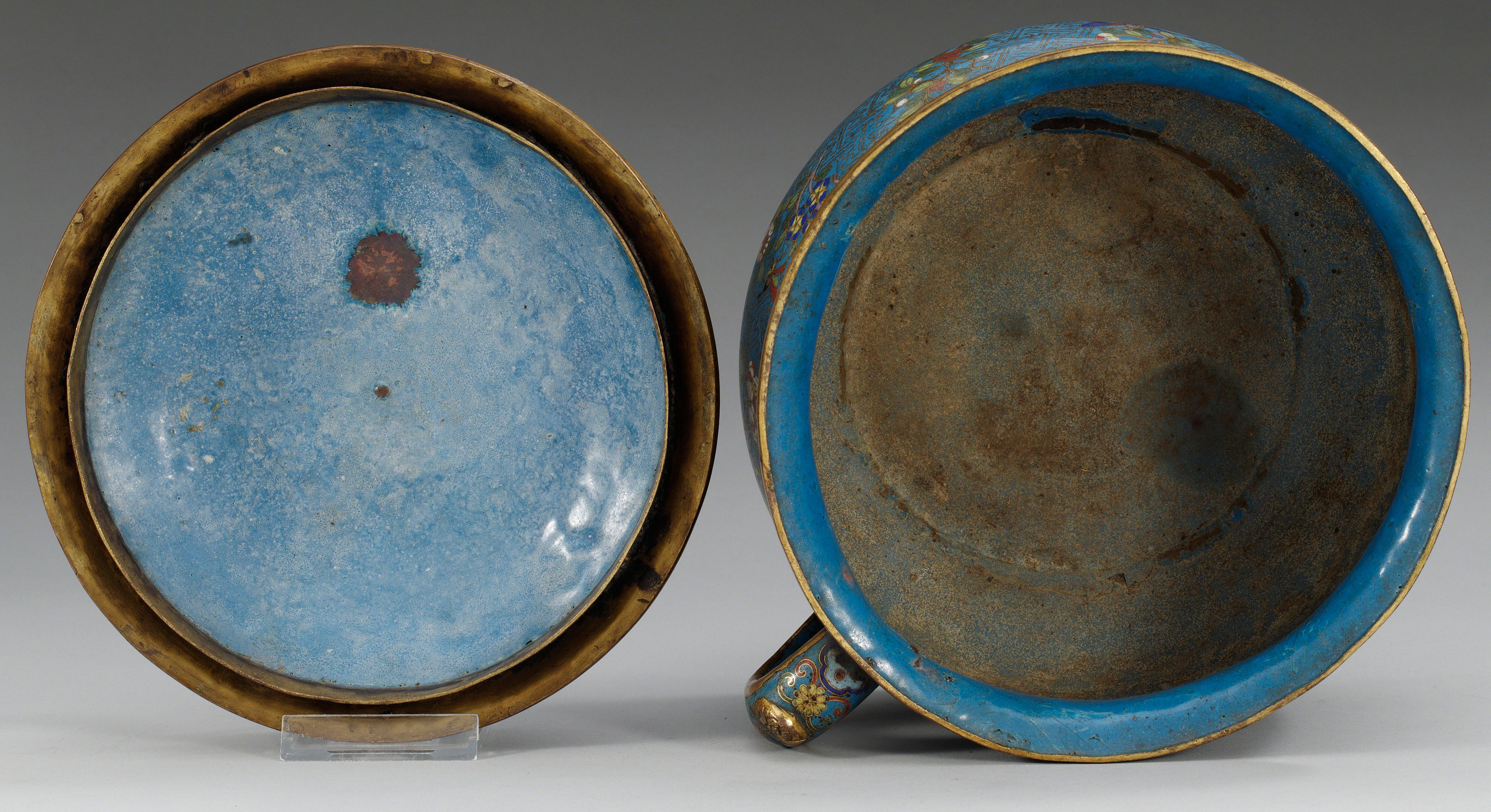 A cloisonné chamber pot with cover, Qing dynasty, 19th Century. Bukowskis