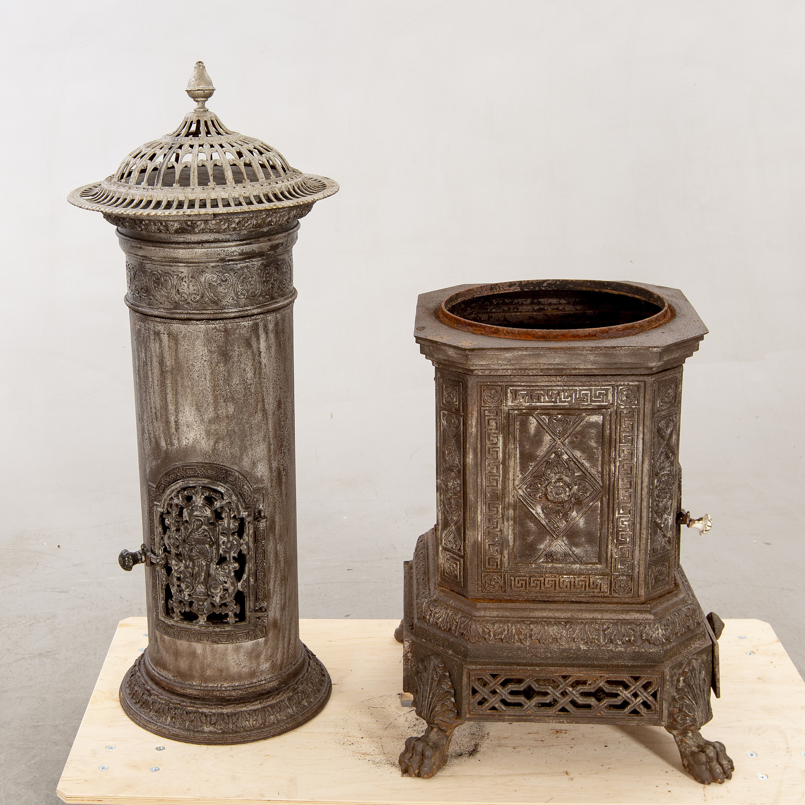 Kamin Mellaneuropa 1900-talets första hälft gjutjärn/smide. - Bukowskis