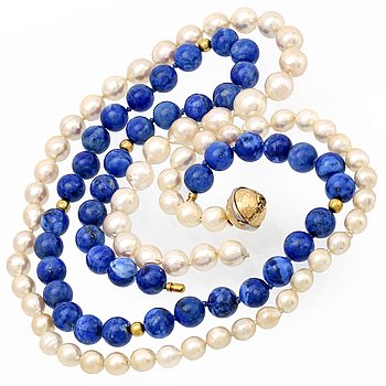 2 necklaces, cultured pearls approx 7,5-8 mm and lapis lazuli approx 8 mm, clasp 18K gold, pearls need to be restrung.