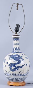 131097. BORDSLAMPA, porslin, Kina, 1900-tal.