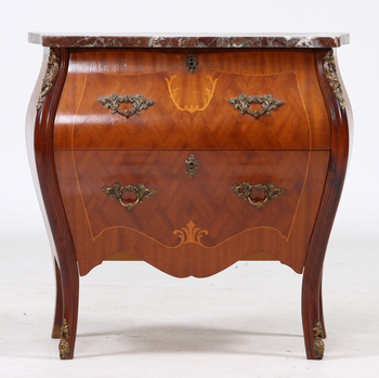 131993. BYRÅ, rokokostil, 1900-tal.