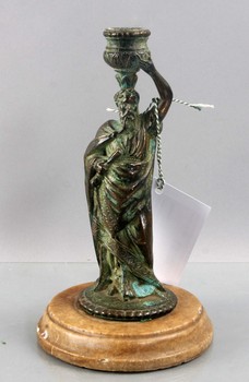 132155. LJUSSTAKE, 1900-tal, patinerad brons med fot av marmor.