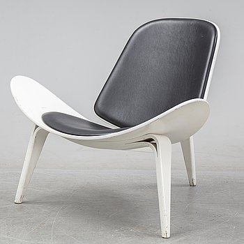 Hans J Wegner, a 'The Smiling Chair/CH07' easy chair from Carl Hansen ...