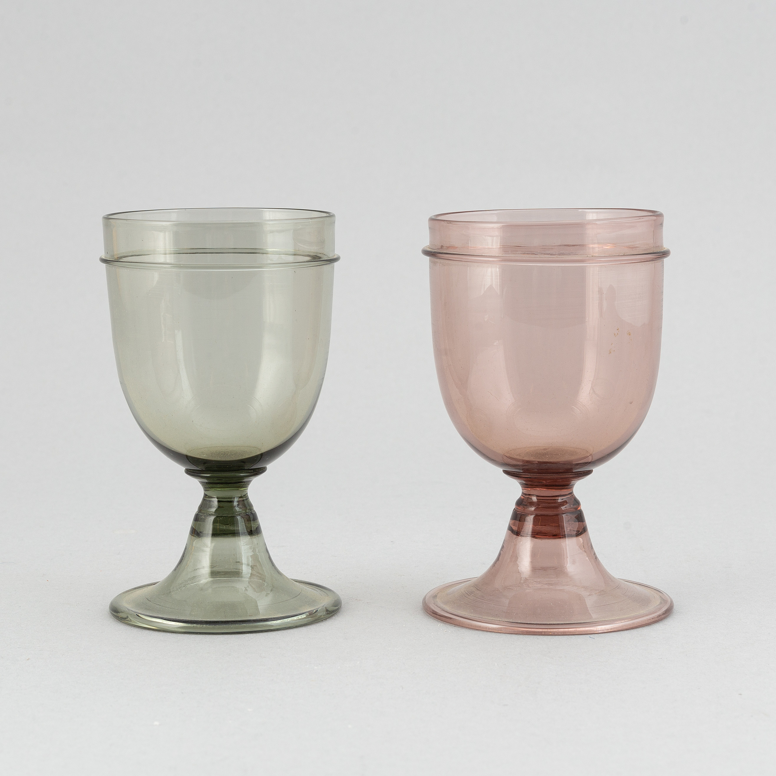 A pair of wine glasses, Venini, Murano, Italy. Bukowskis