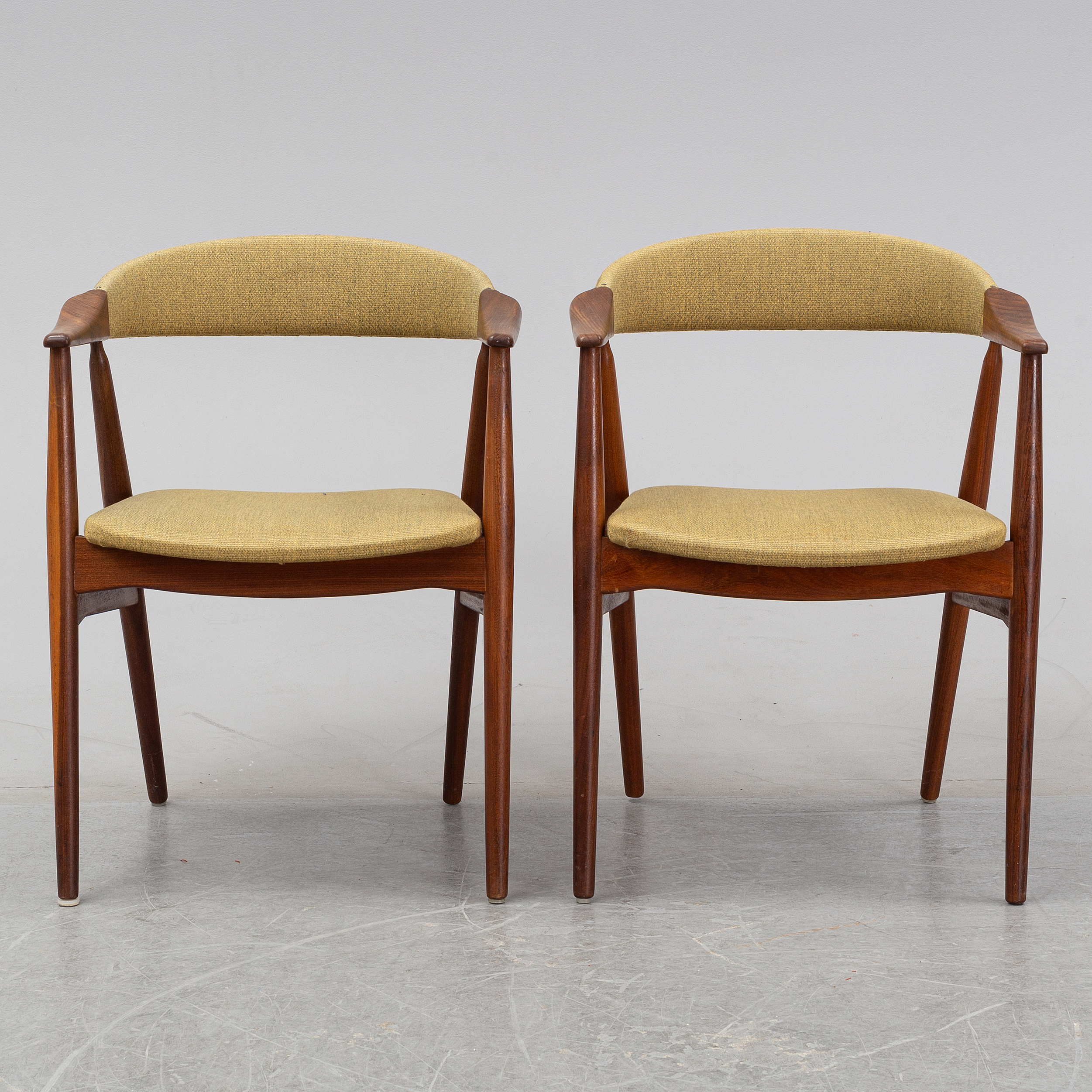 A pair of teak armchairs, 1960s. - Bukowskis