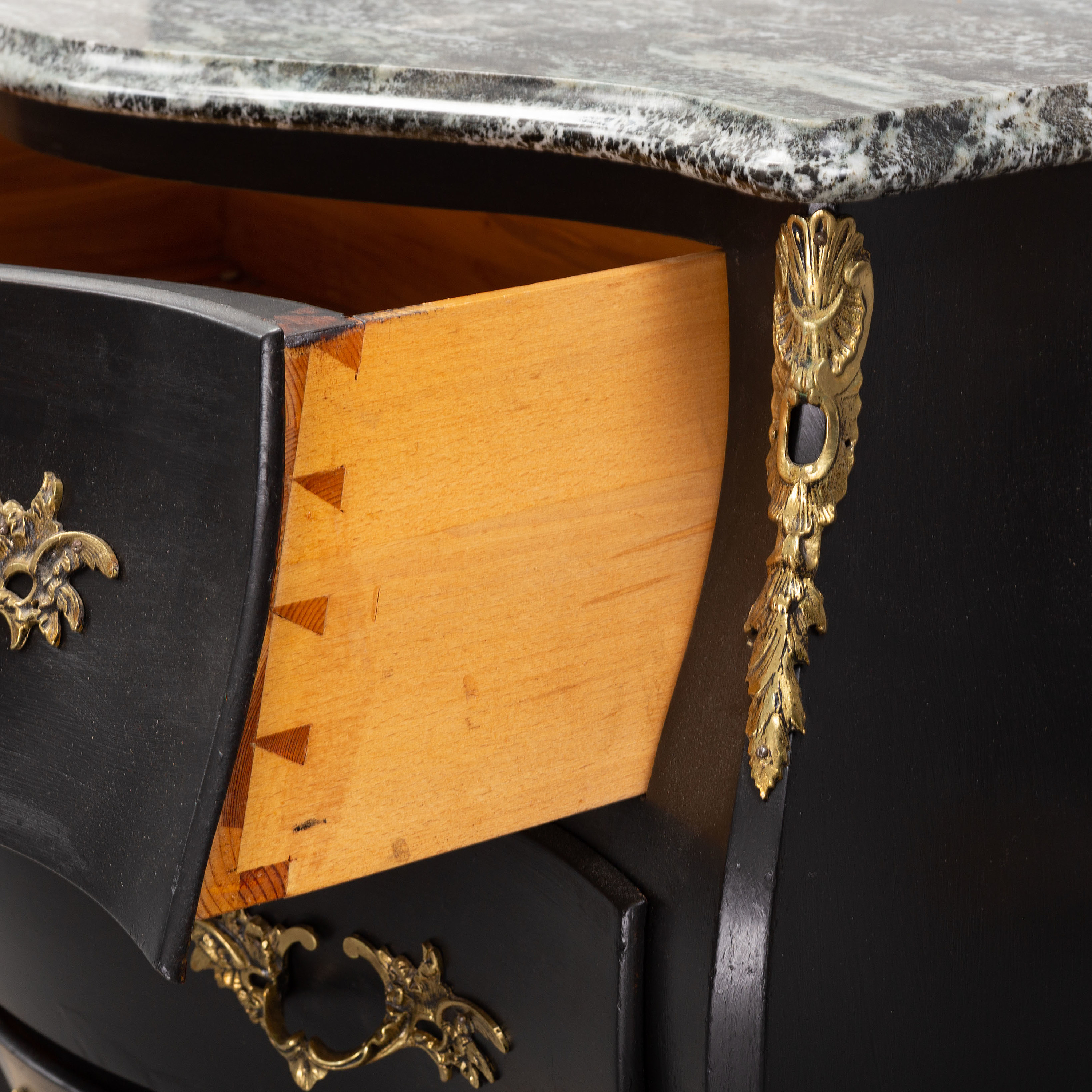 A Rococo style stone top chest of drawers, mid 20th Century. Bukowskis