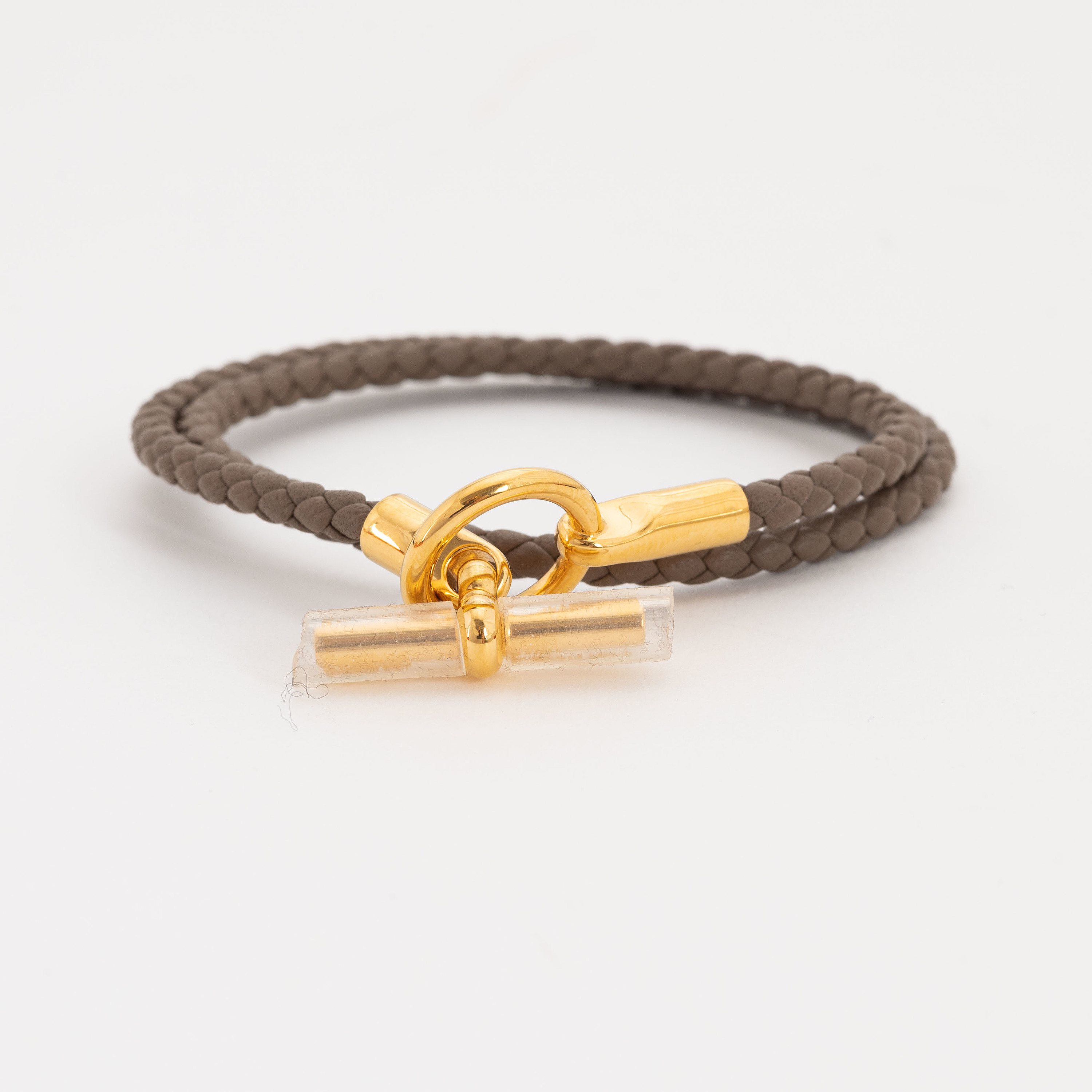 Hermès, a leather bracelet and key chain. Bukowskis