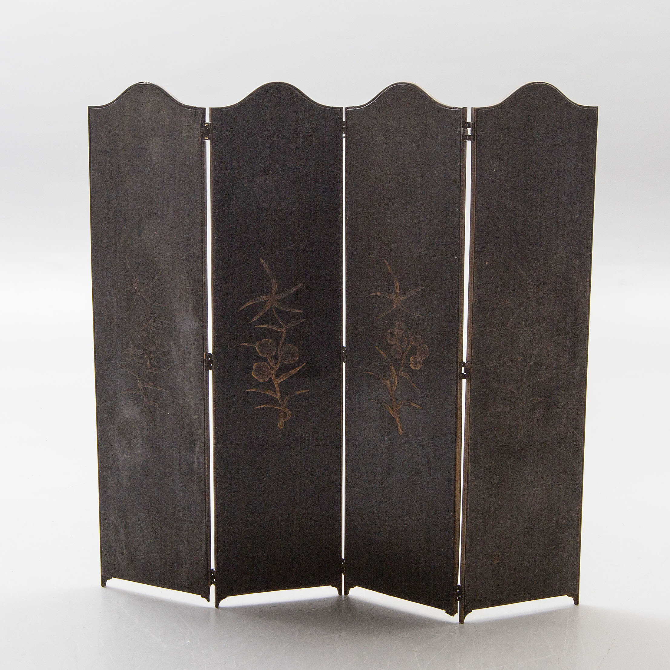 An early 20th century Japanese folding screen. Bukowskis