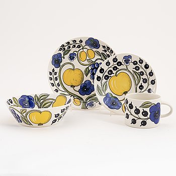 birger-kaipiainen-a-23-piece-porcelain-paratiisi-coffee-service