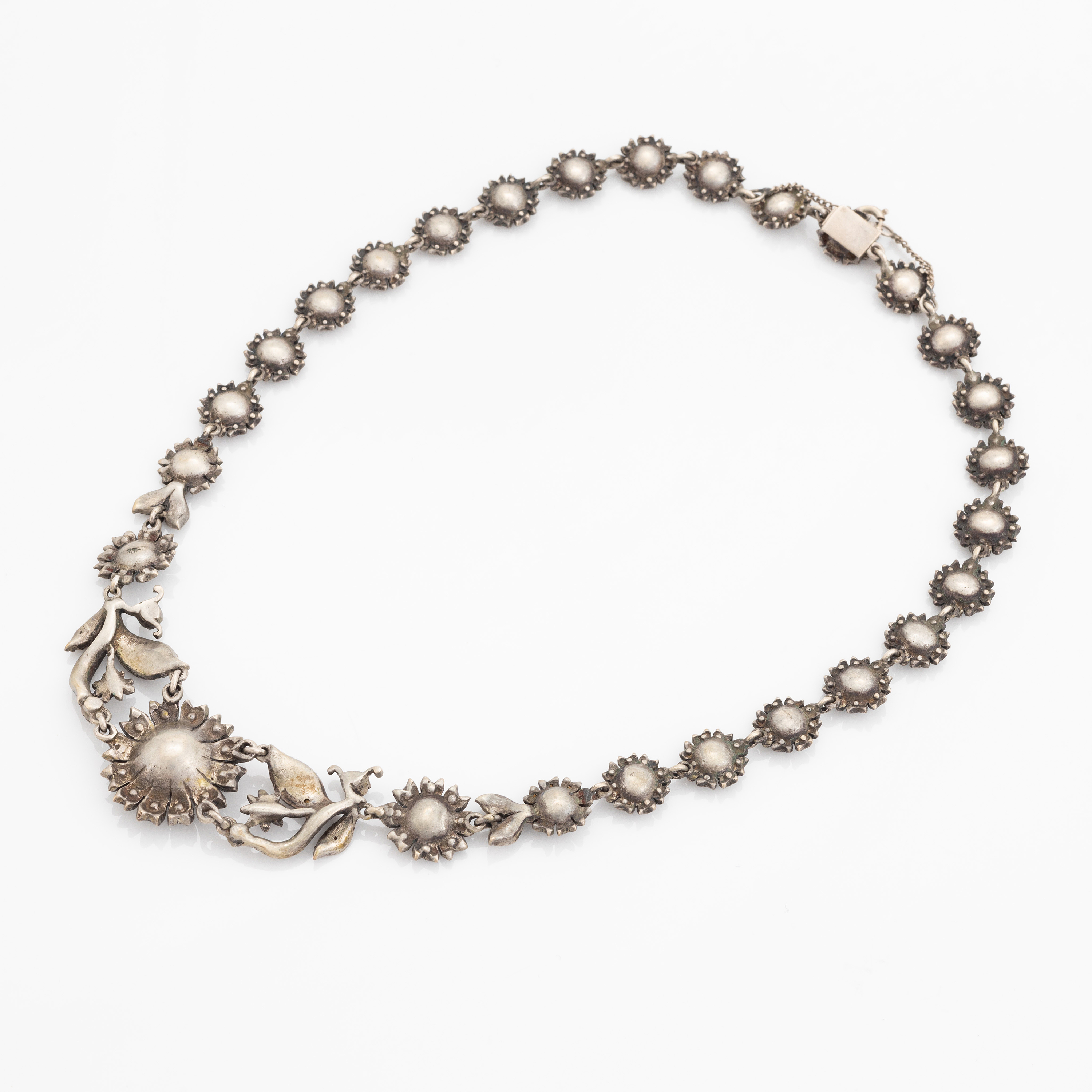 Silver and paste necklace. Bukowskis