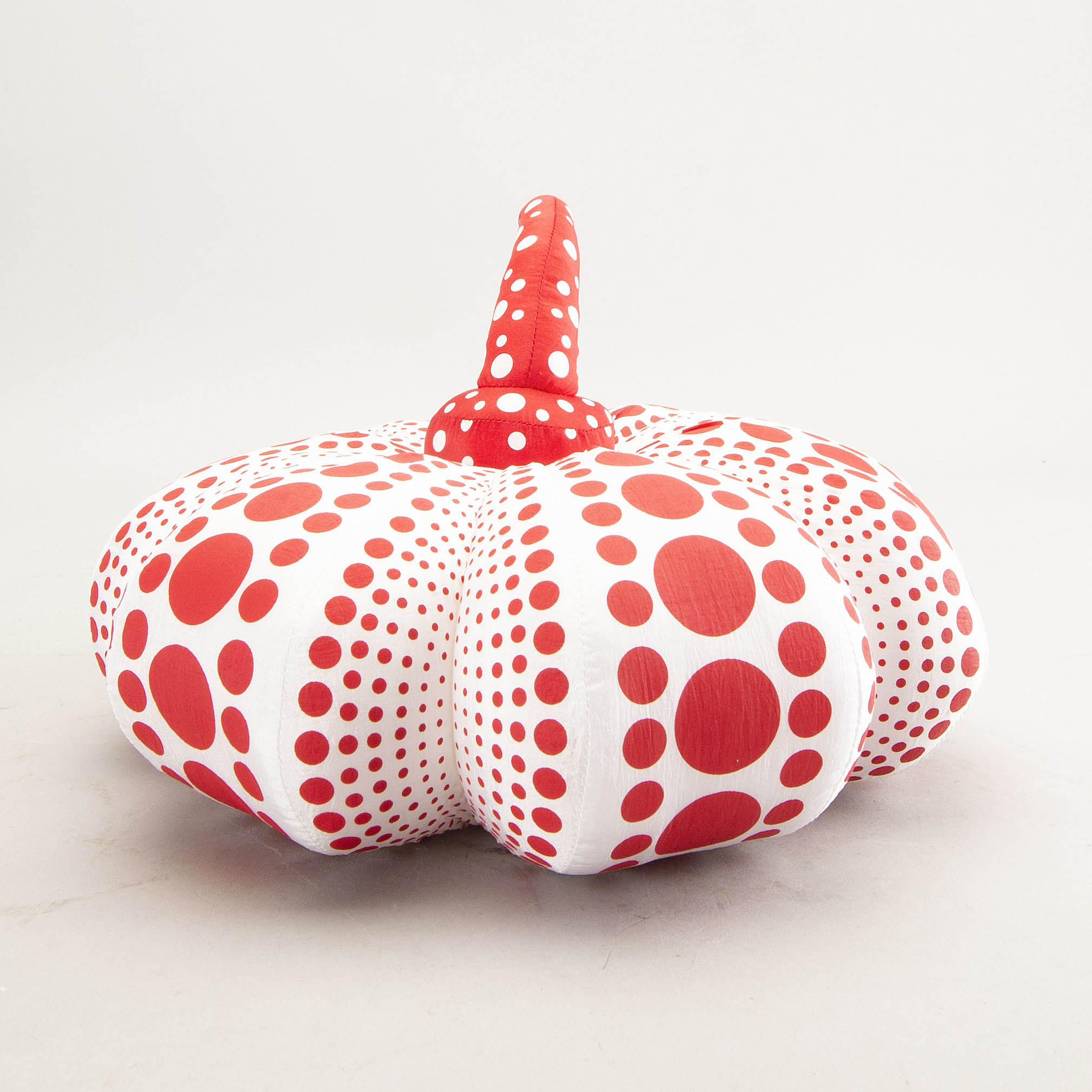 Yayoi Kusama, by Object / Multiple Dots Obsession 2004. Bukowskis