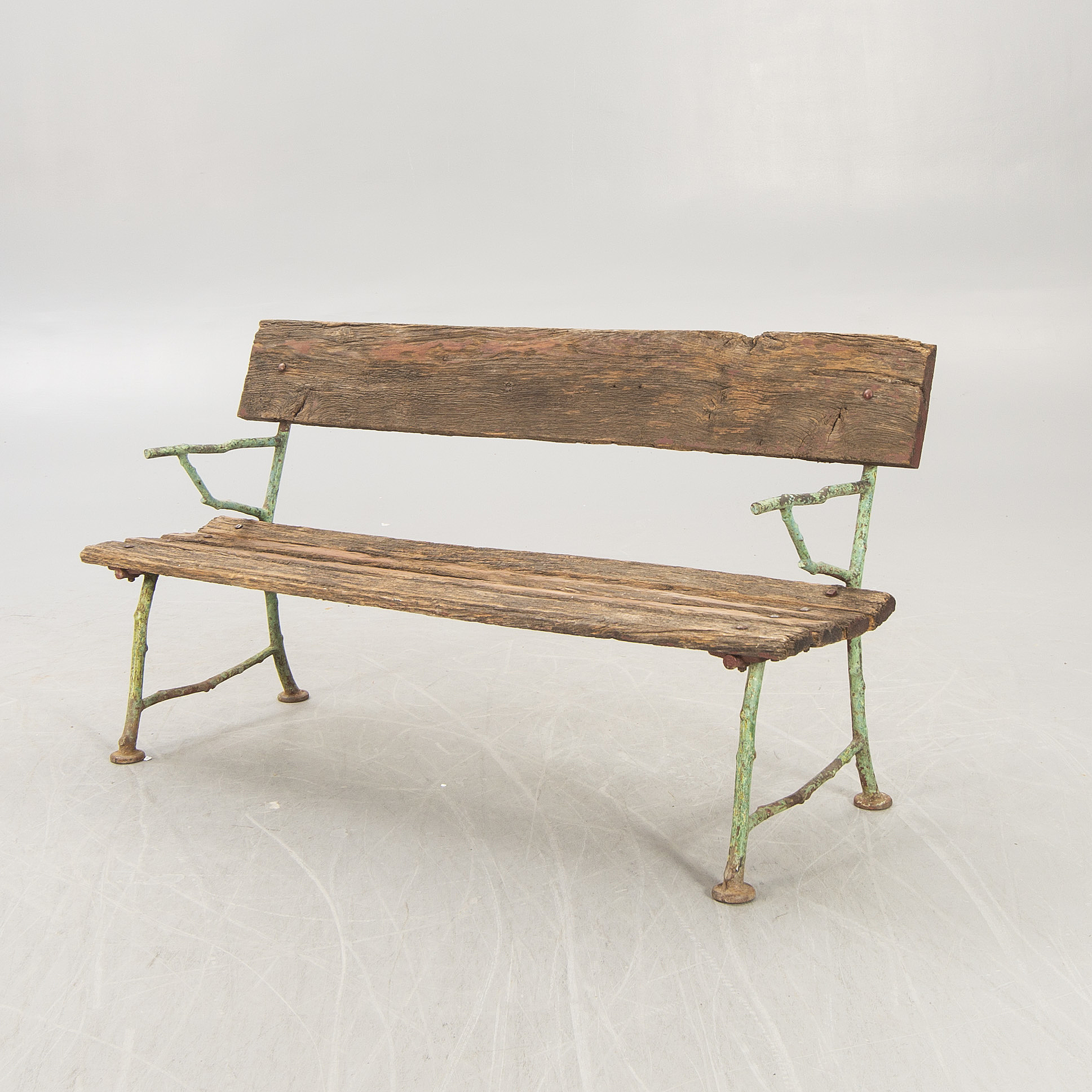 An early 1900s cast iron garden sofa. Bukowskis