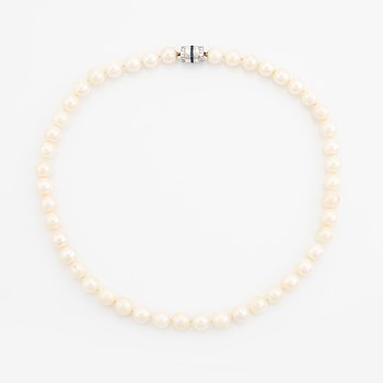 collier-p-rlor-bajonettl-s-gaudy-18k-vitguld-med-safirer-och