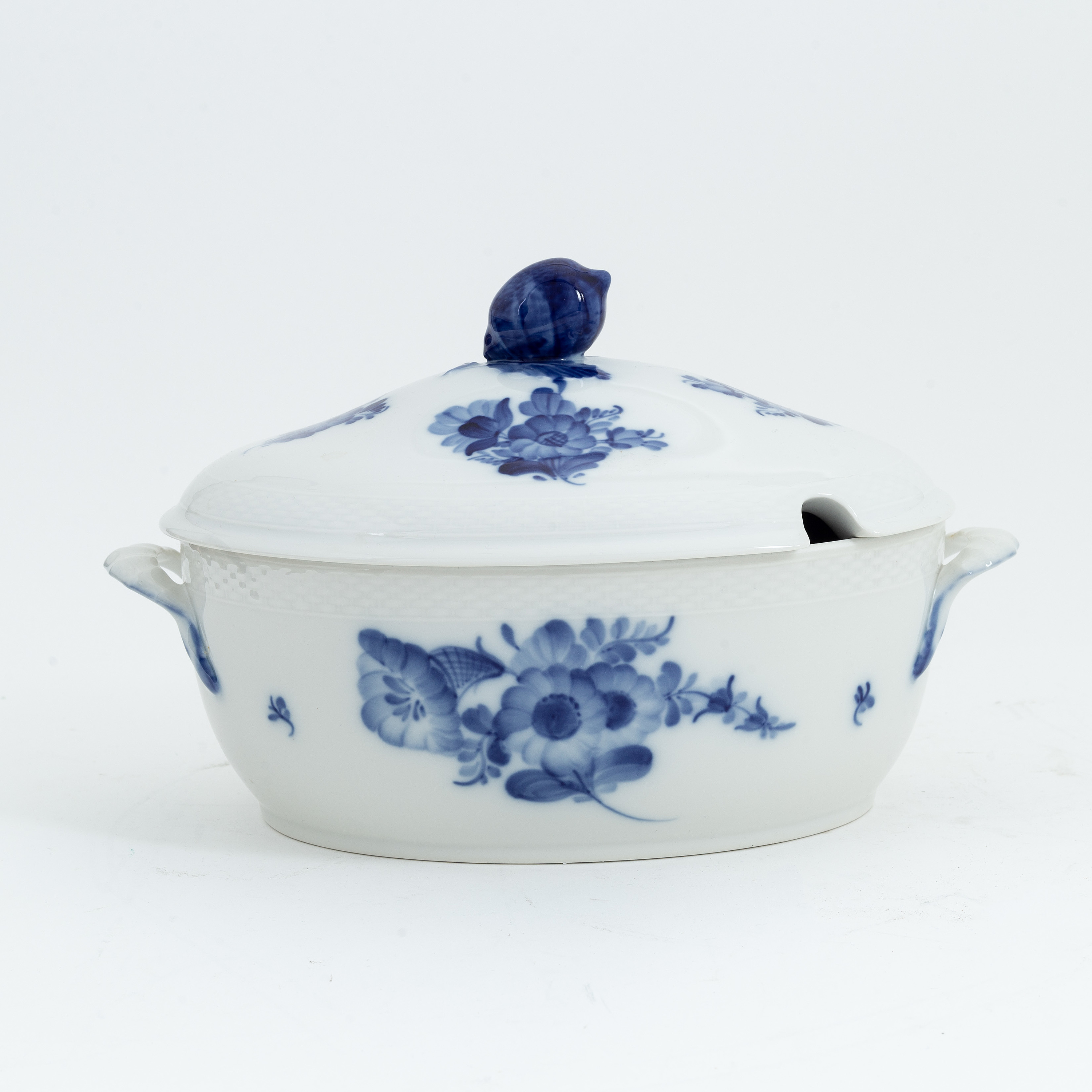 Royal Copenhagen, servisdelar, 18 st, "Blå Blomst", Bukowskis