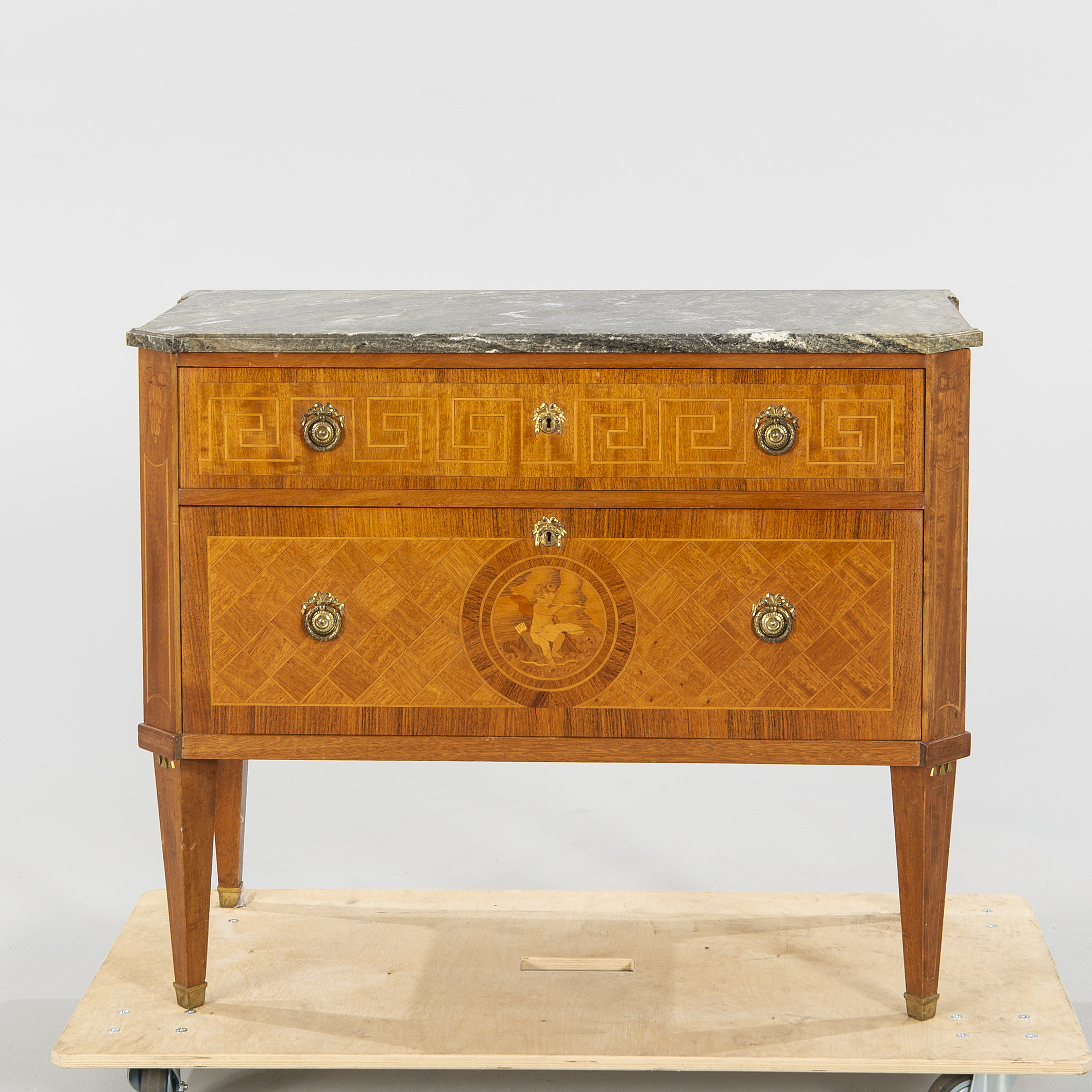 A mid 1900s mahogany Gustavian style dresser. Bukowskis