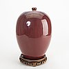 Urna med lock, porslin. Qingdynastin, omkring 1900.