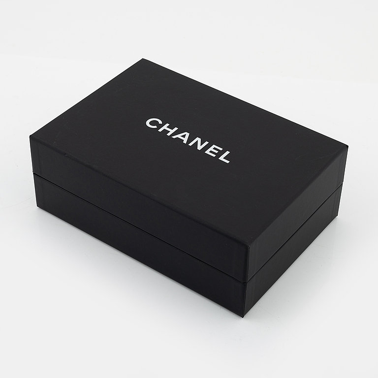 Chanel, A "Chanel No. 5 Parfum Box Evening Clutch", 2021.