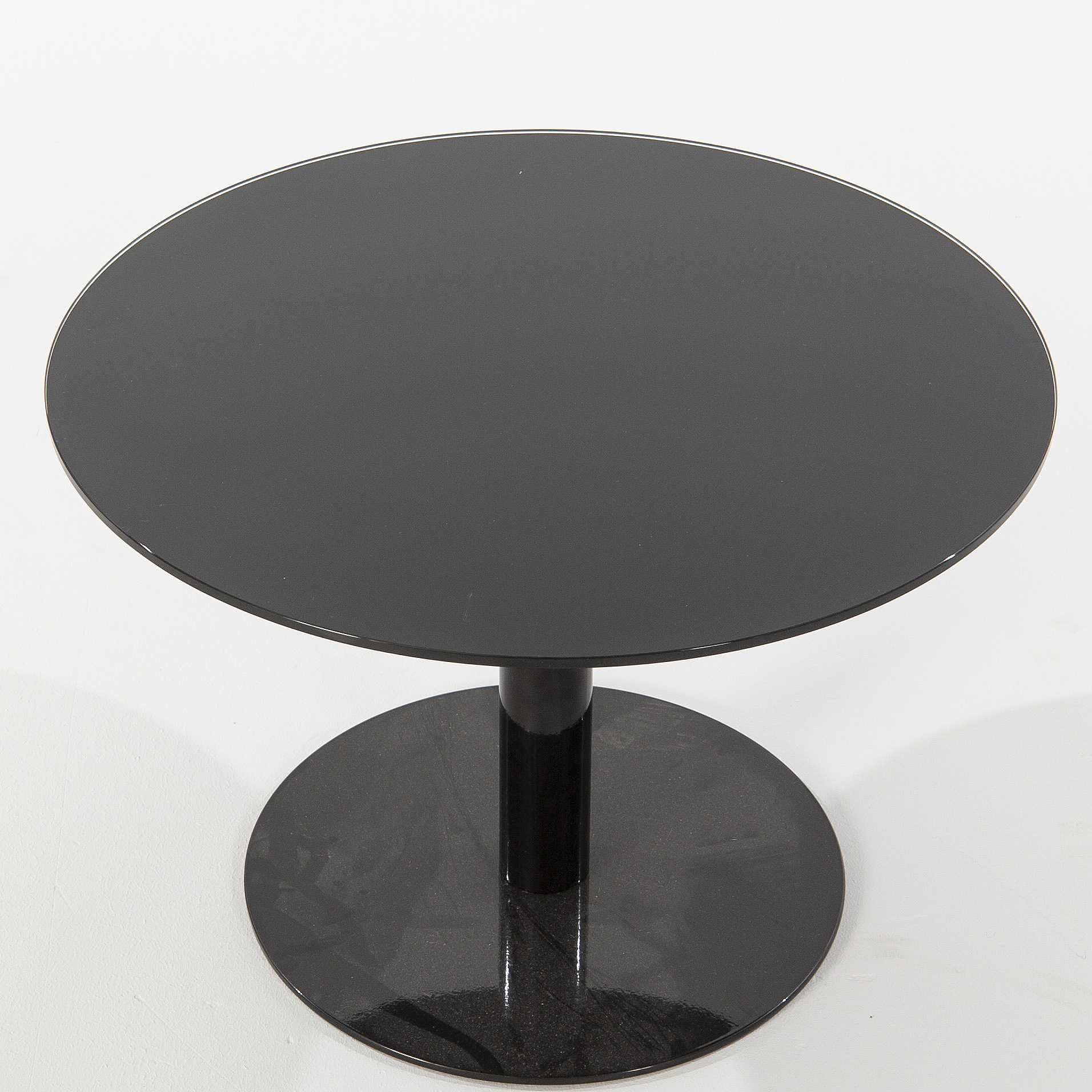 Tom Dixon, soffbord "Flash Table Circle Black", 2000tal. Bukowskis