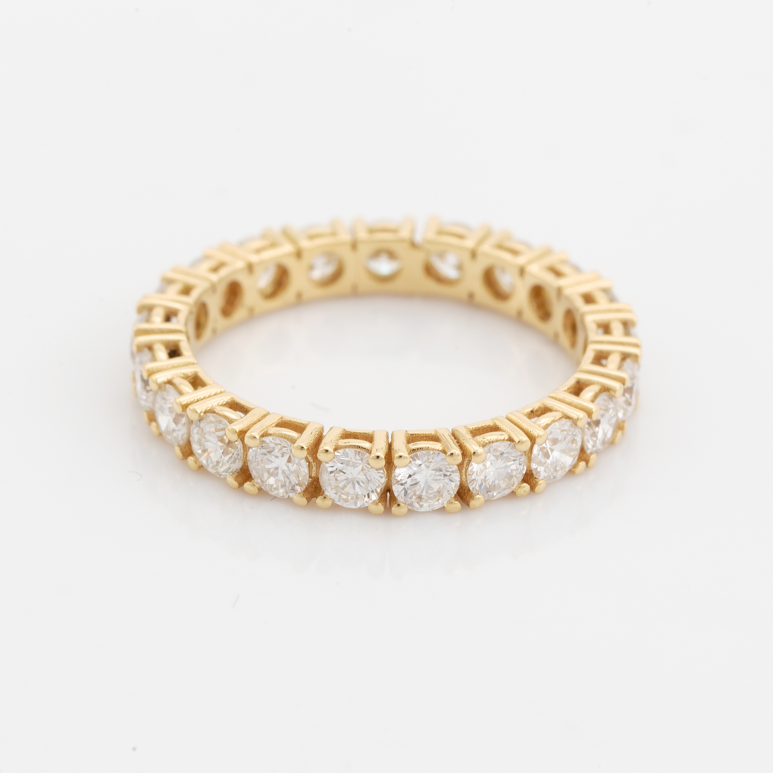 Brilliant cut diamond etyernity ring. - Bukowskis