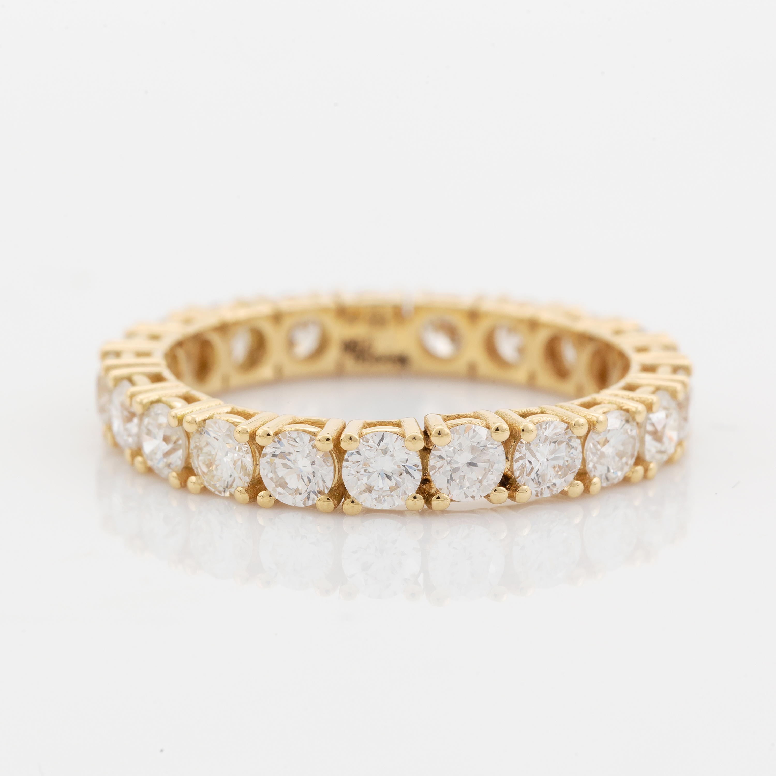 Brilliant cut diamond etyernity ring. - Bukowskis