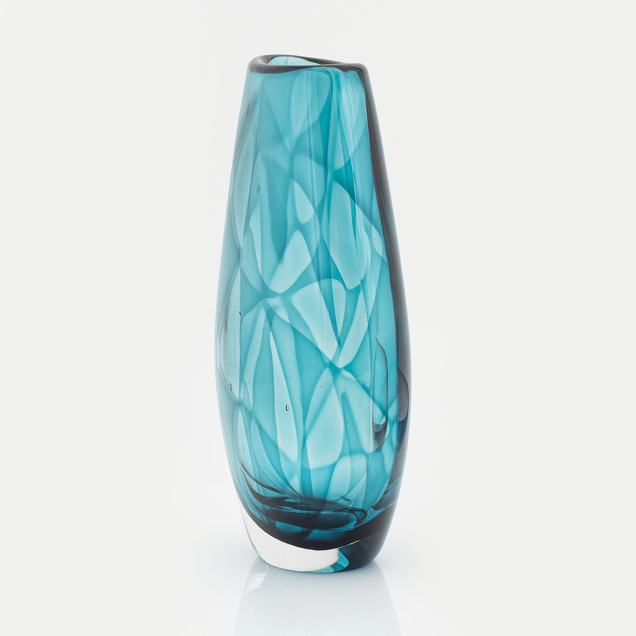 vicke-lindstrand-a-glass-vase-colora-kosta-bukowskis