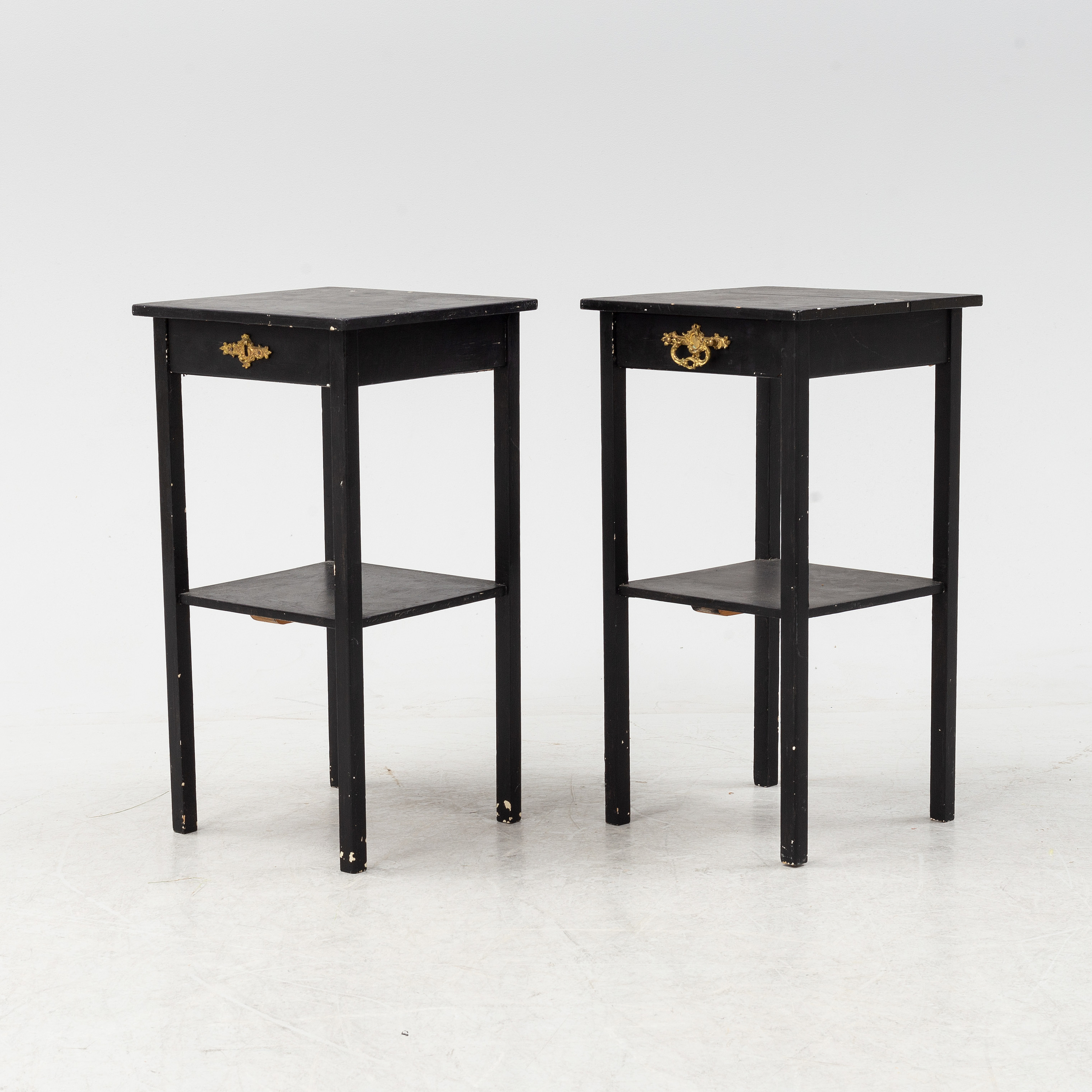 A pair of bedside tables, early 20th century. Bukowskis