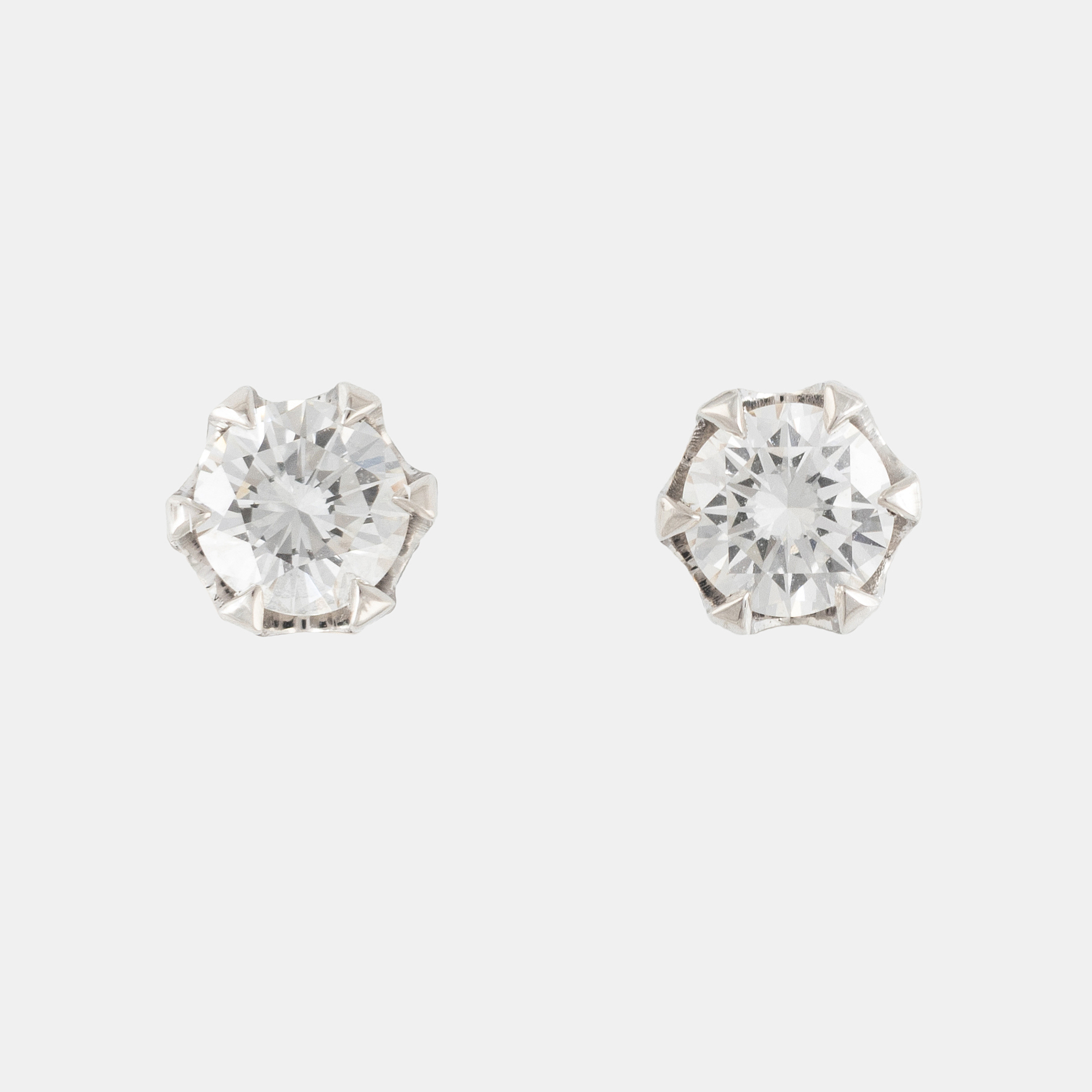 rh-ngen-med-briljantslipade-diamanter-bukowskis