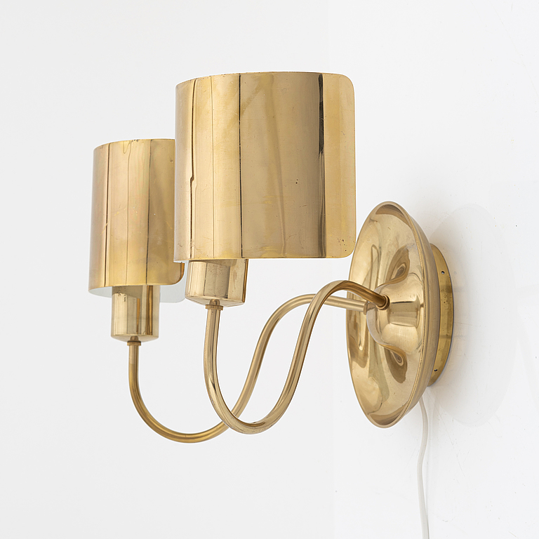 Josef Frank, a model '2365' brass wall light, Firma Svenskt Tenn.