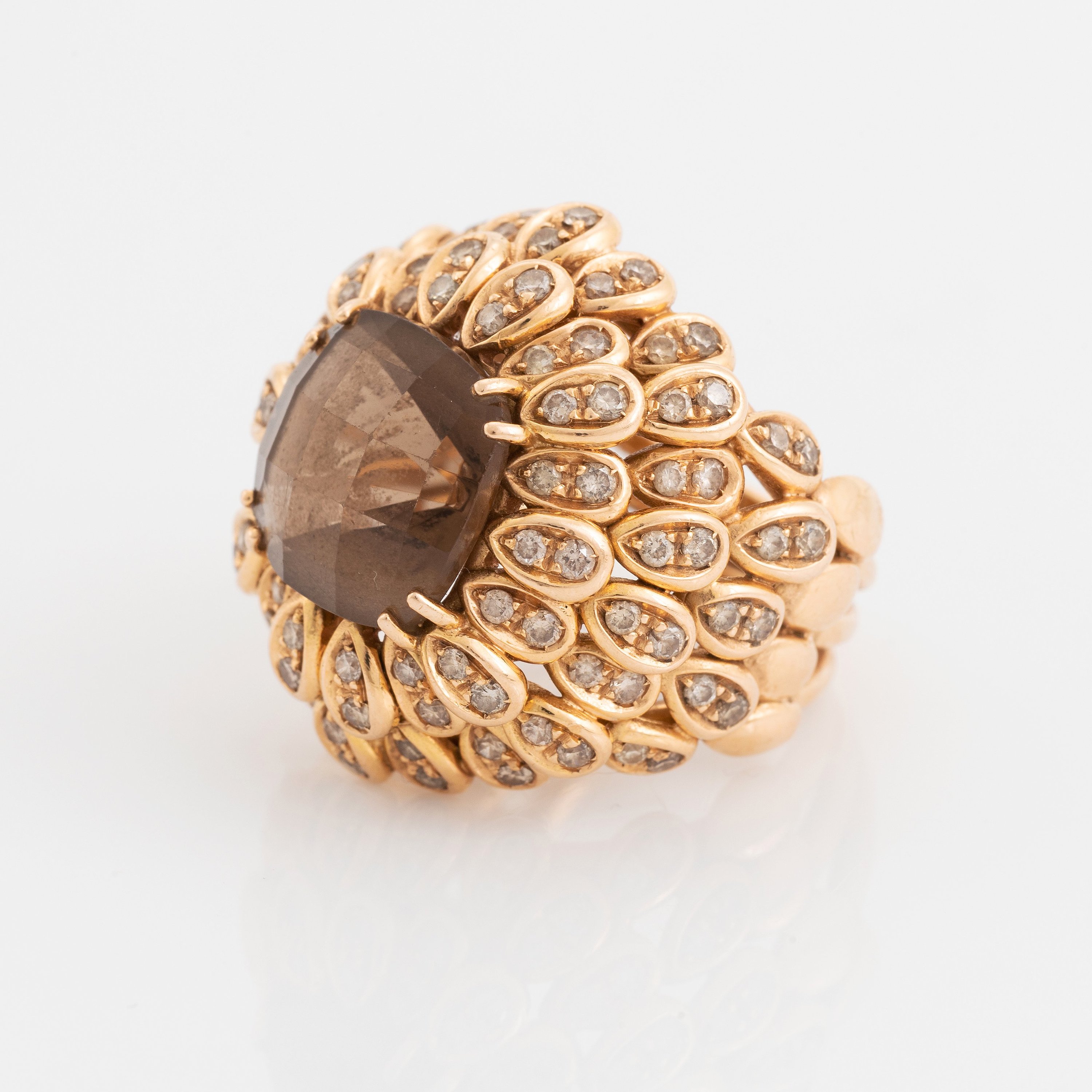 Ring 18K Guld Med Checkerslipad R kkvarts Och Runda Briljantslipade 
