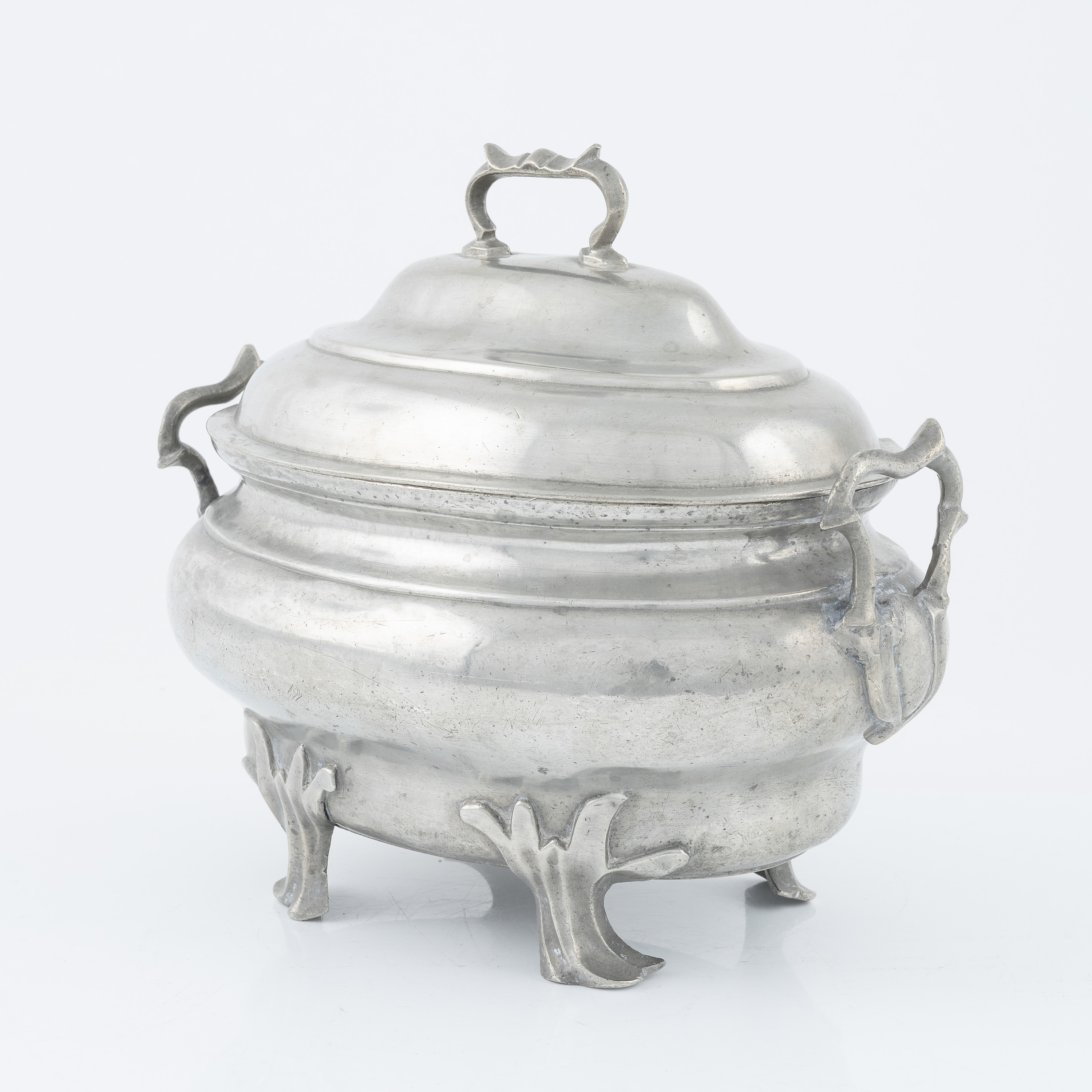 A pewter tureen, mark of Martin Gustaf Moberg, Jönköping 1786. Bukowskis