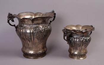 145707. VIN samt CHAMPAGNEKYLARE, låghaltigt silver.