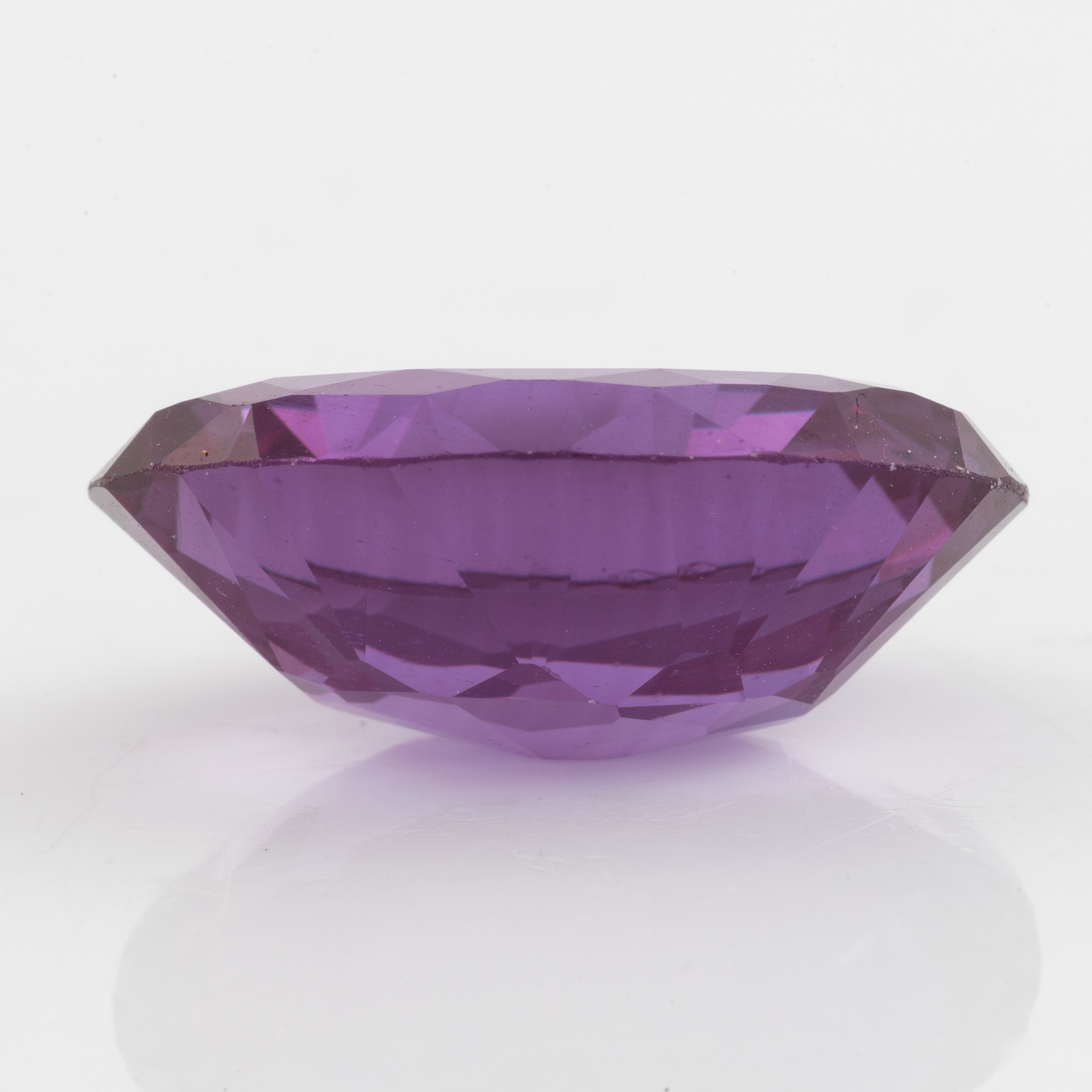 Synthetic colour change sapphire. - Bukowskis