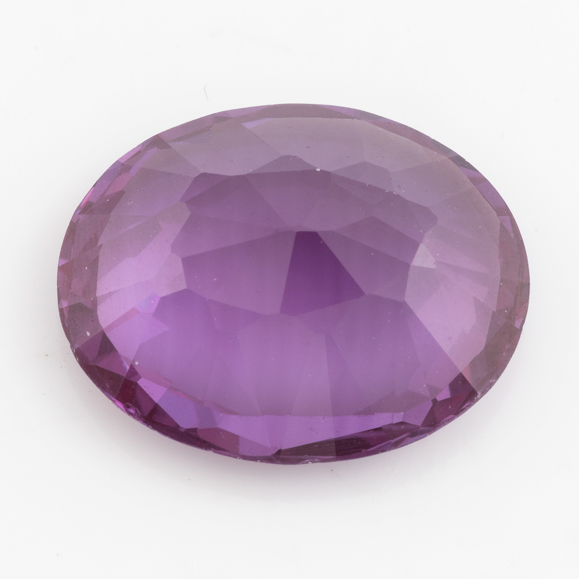 Synthetic colour change sapphire. - Bukowskis