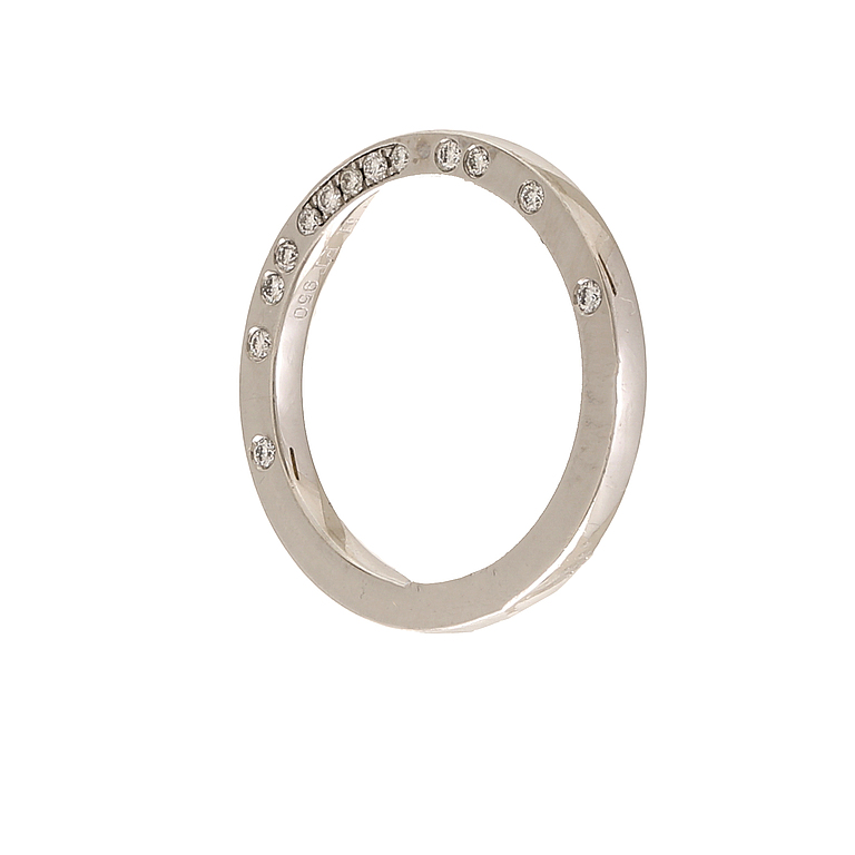 A “Divine Rita” ring 950 platinum and brilliant cut diamonds by Boucheron.