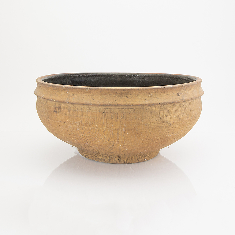 Signe Persson-Melin, a glazed stoneware urn.