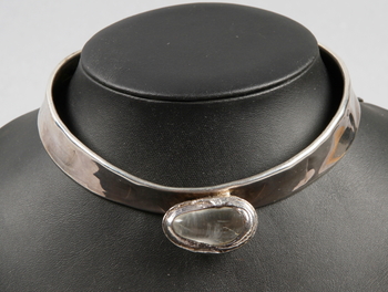 146101. HALSBAND, nysilver. Sign JHULL.