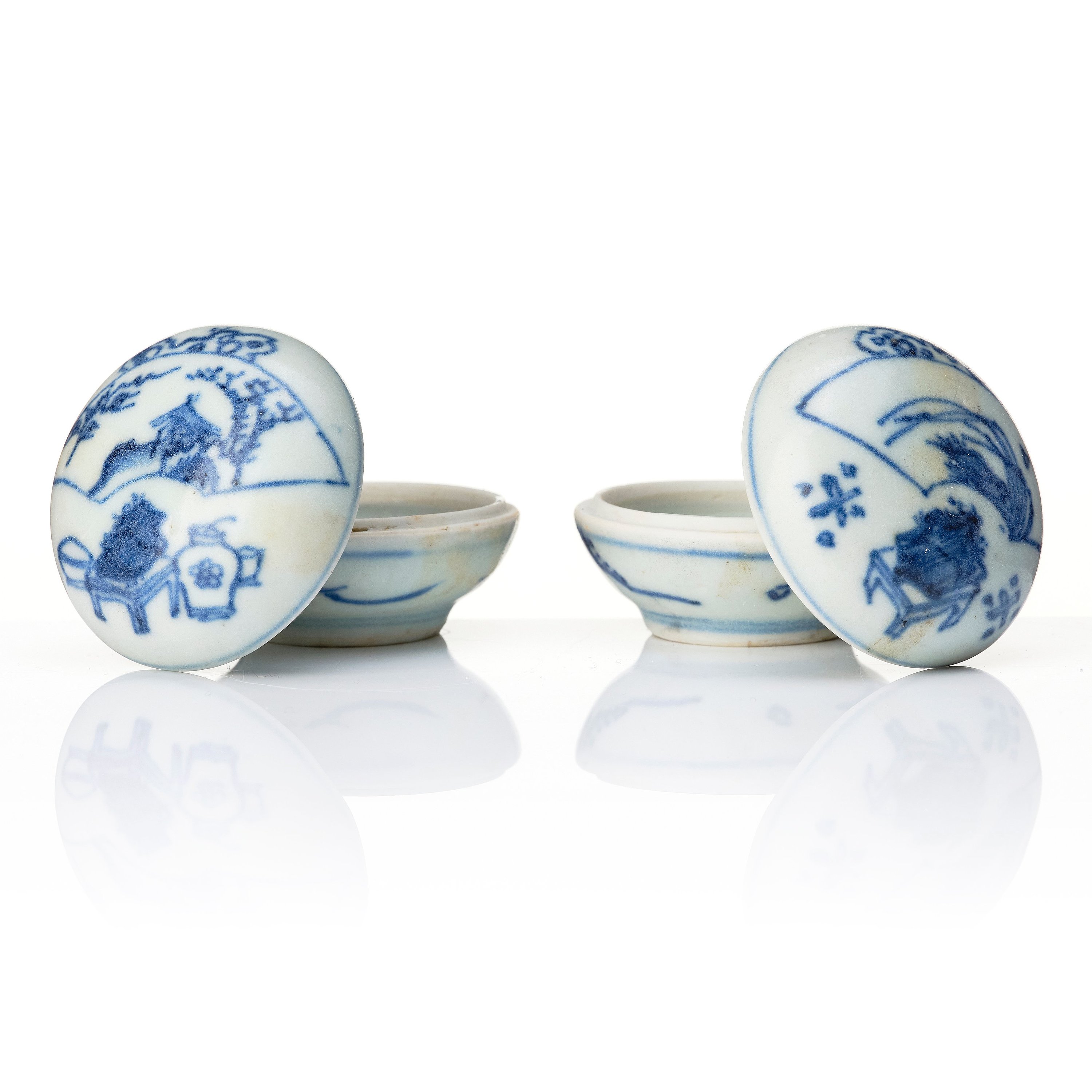 Two blue and white boxes with covers, 'Hatcher Cargo', 17th Century