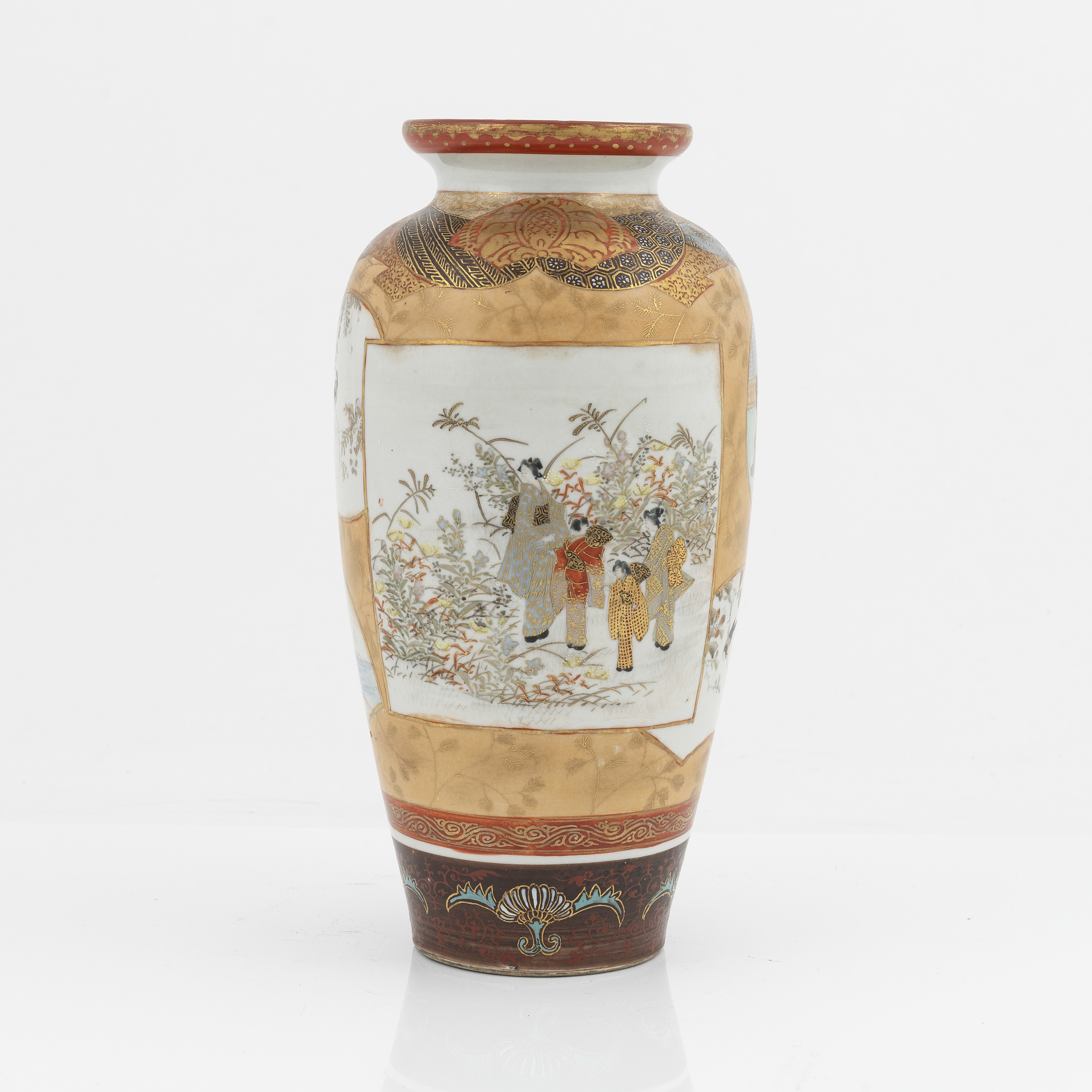A Satsuma ware vase, Japan, Meiji (18681912). Bukowskis