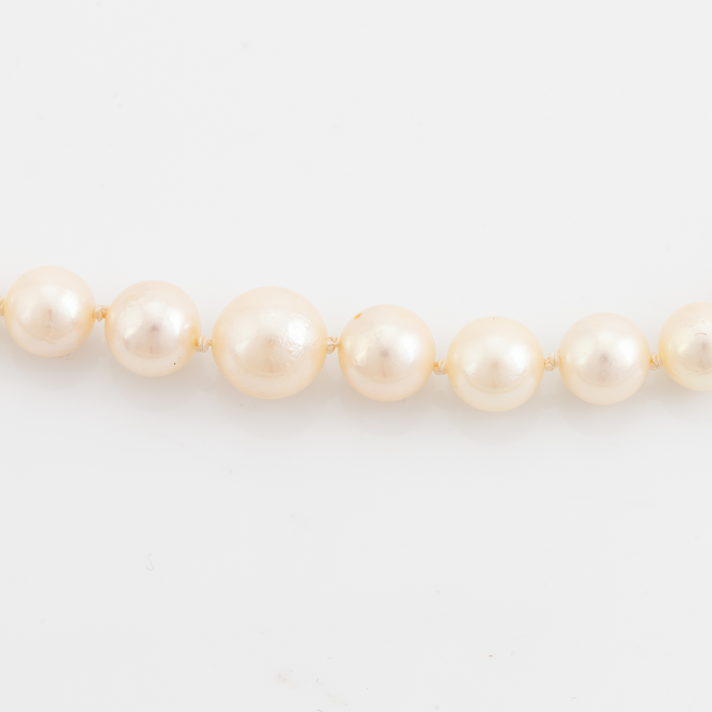 Cultured pearl necklace, clasp silver. Bukowskis