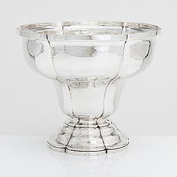 An early 20th-century silver bowl, maker's mark of L. Neresheimer & Co, Hanau, Germany .