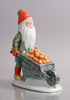 146669. TOMTAR, 3 st, porslin, Kalmar Läns Museum.