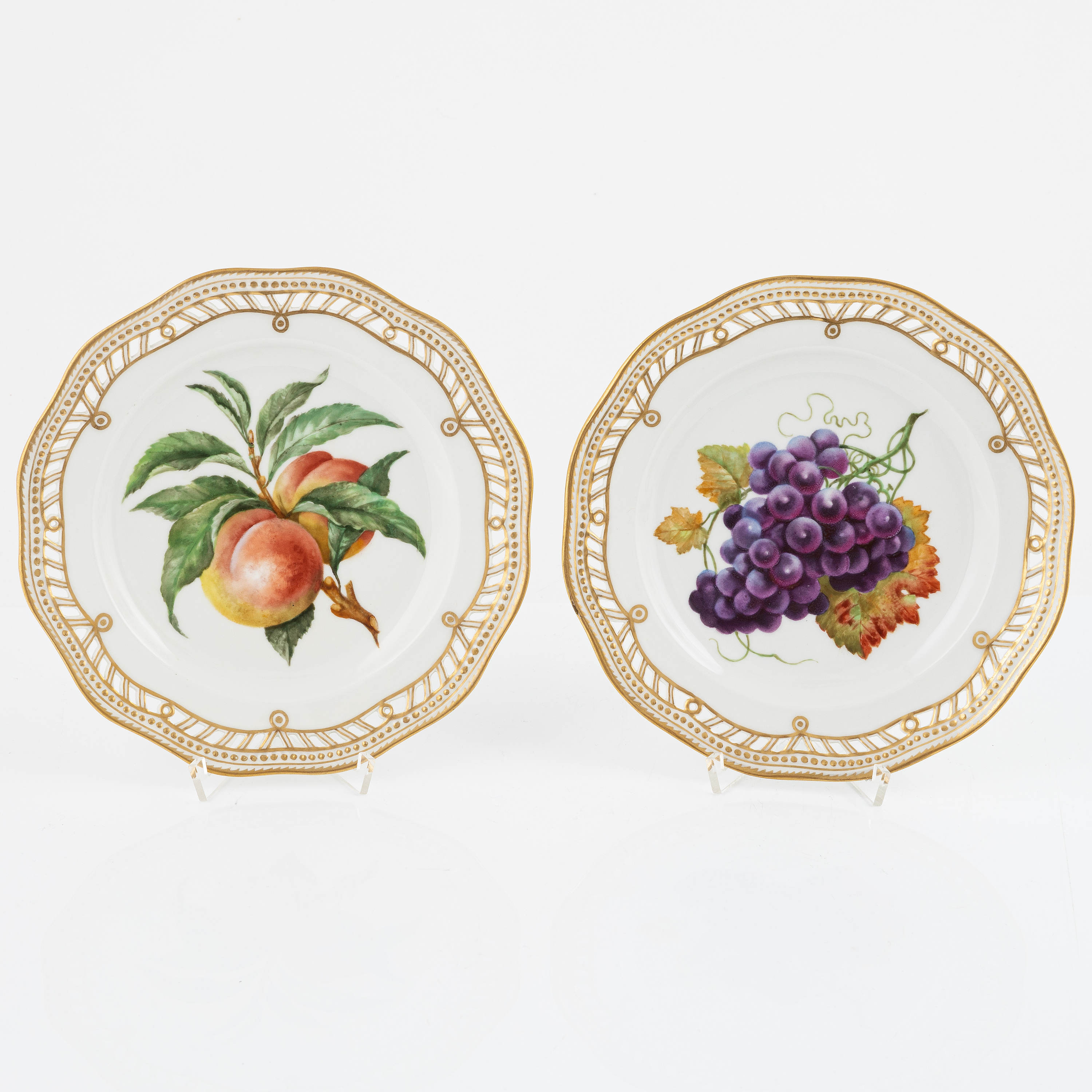 Six porcelain fruit plates, Hausmalerei, Royal Copenhagen, Danmark