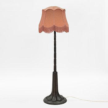 An early 20th century jugend floor light.