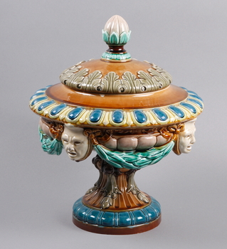 146919. PRAKTURNA, majolika, 18001900-tal.