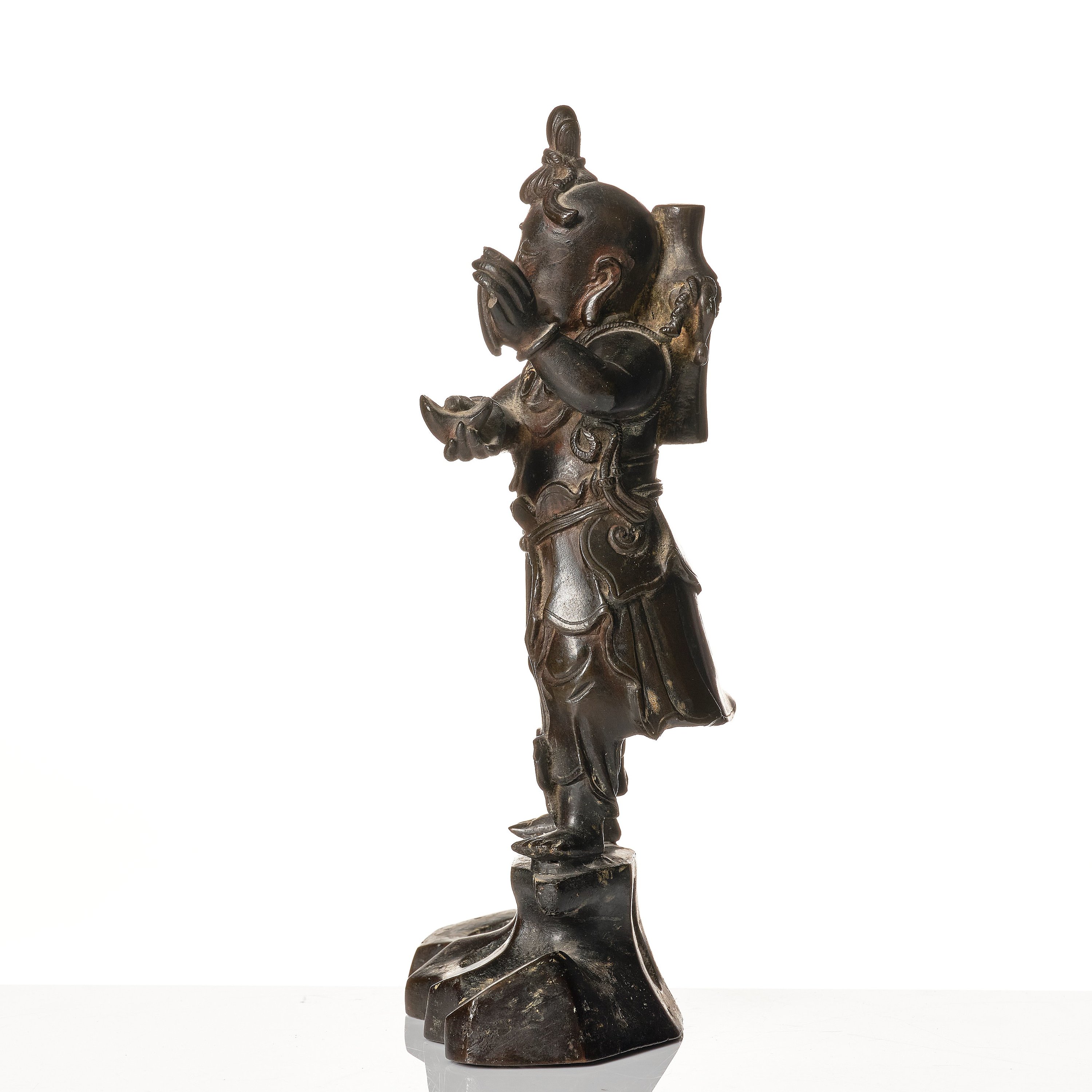 A bronze sculpture/joss stick holder, Ming dynasty (13681644). Bukowskis