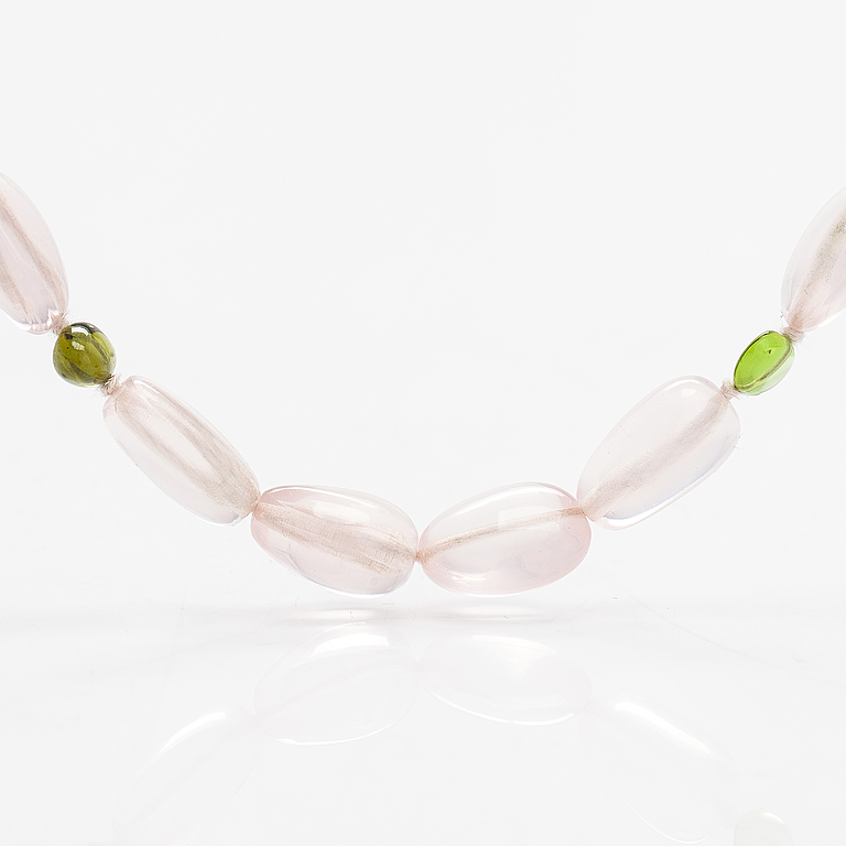 Tiffany & Co, A rose quartz and peridote and sterling silver collier. Marked Tiffany & Co.